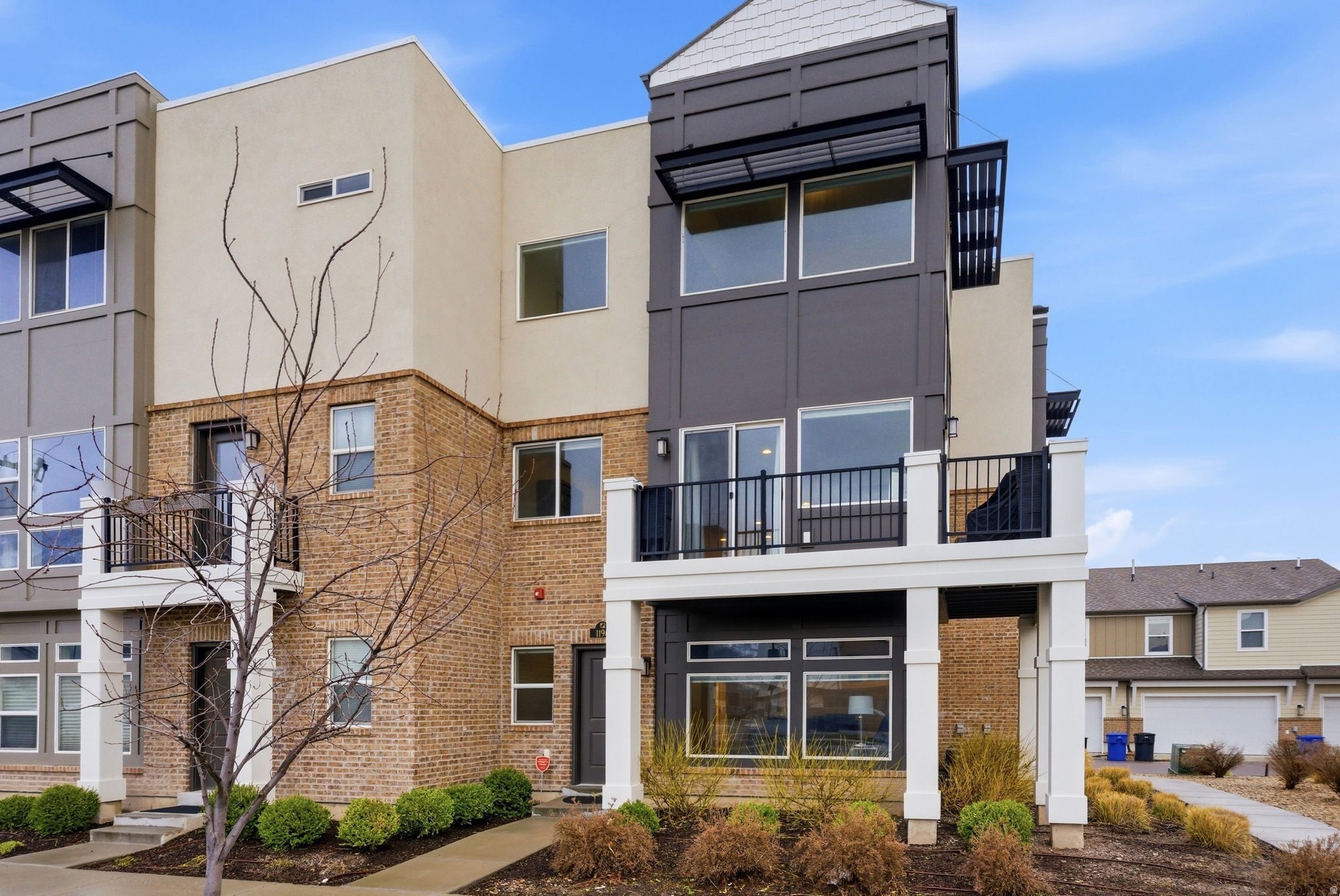 AVENUES  AT THE STATION - Residential