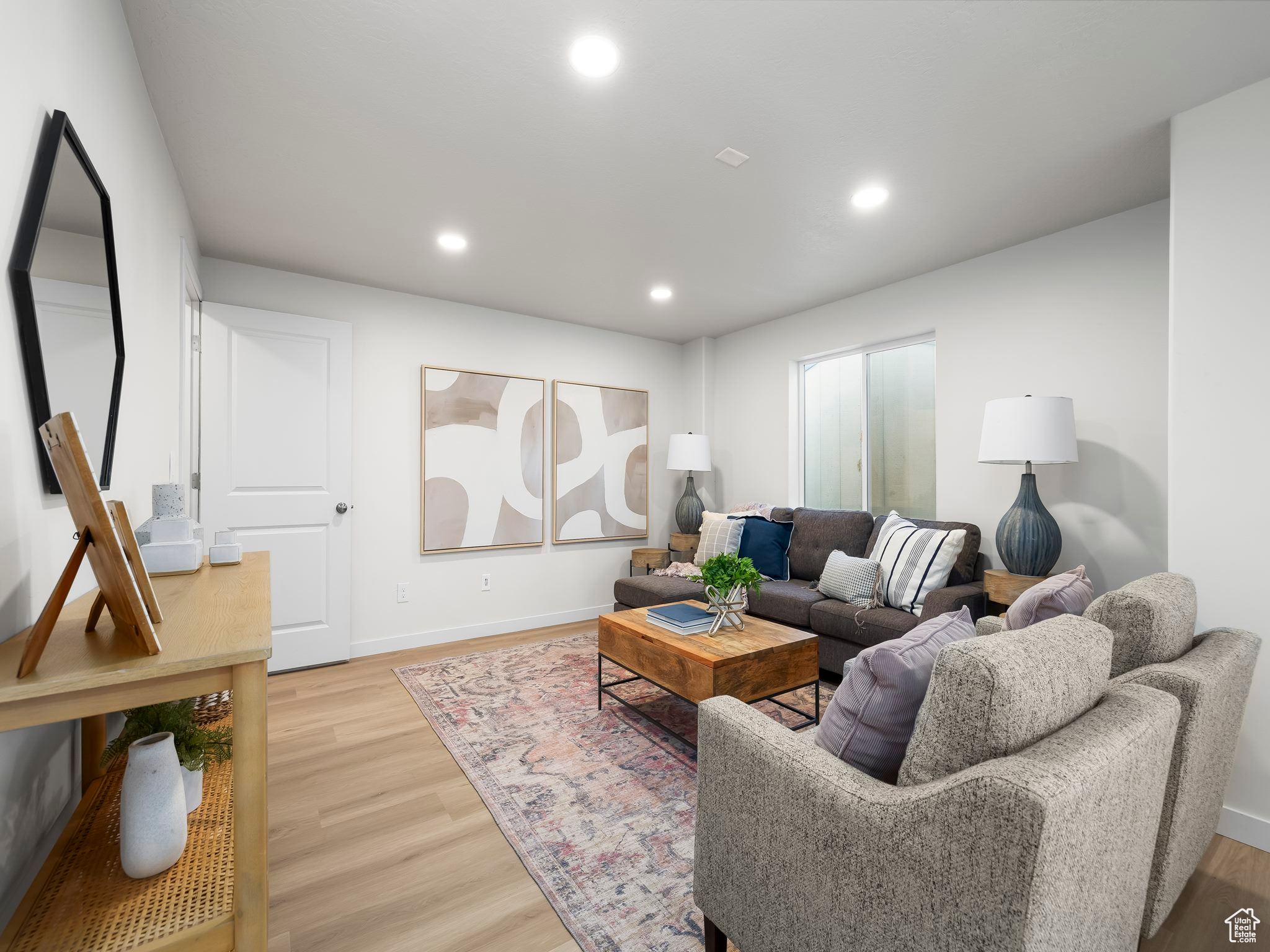 Eagle Mountain, Utah 84005, United States, 4 Bedrooms Bedrooms, ,4 BathroomsBathrooms,Residential,Pending,52649