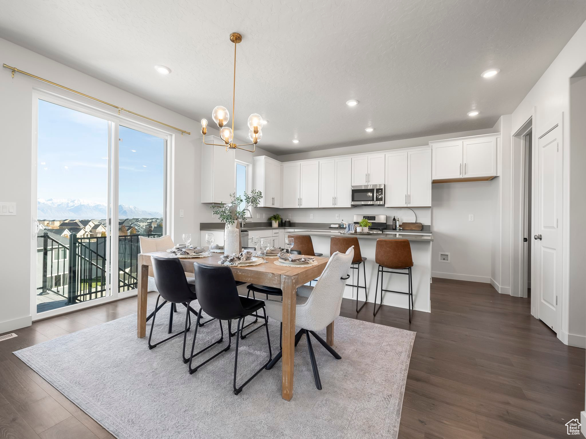 Eagle Mountain, Utah 84005, United States, 4 Bedrooms Bedrooms, ,4 BathroomsBathrooms,Residential,Pending,52649