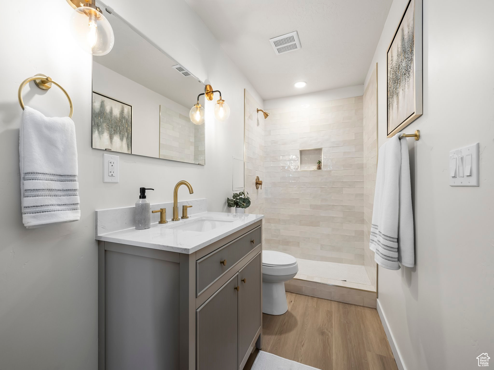 Eagle Mountain, Utah 84005, United States, 4 Bedrooms Bedrooms, ,4 BathroomsBathrooms,Residential,Pending,52649