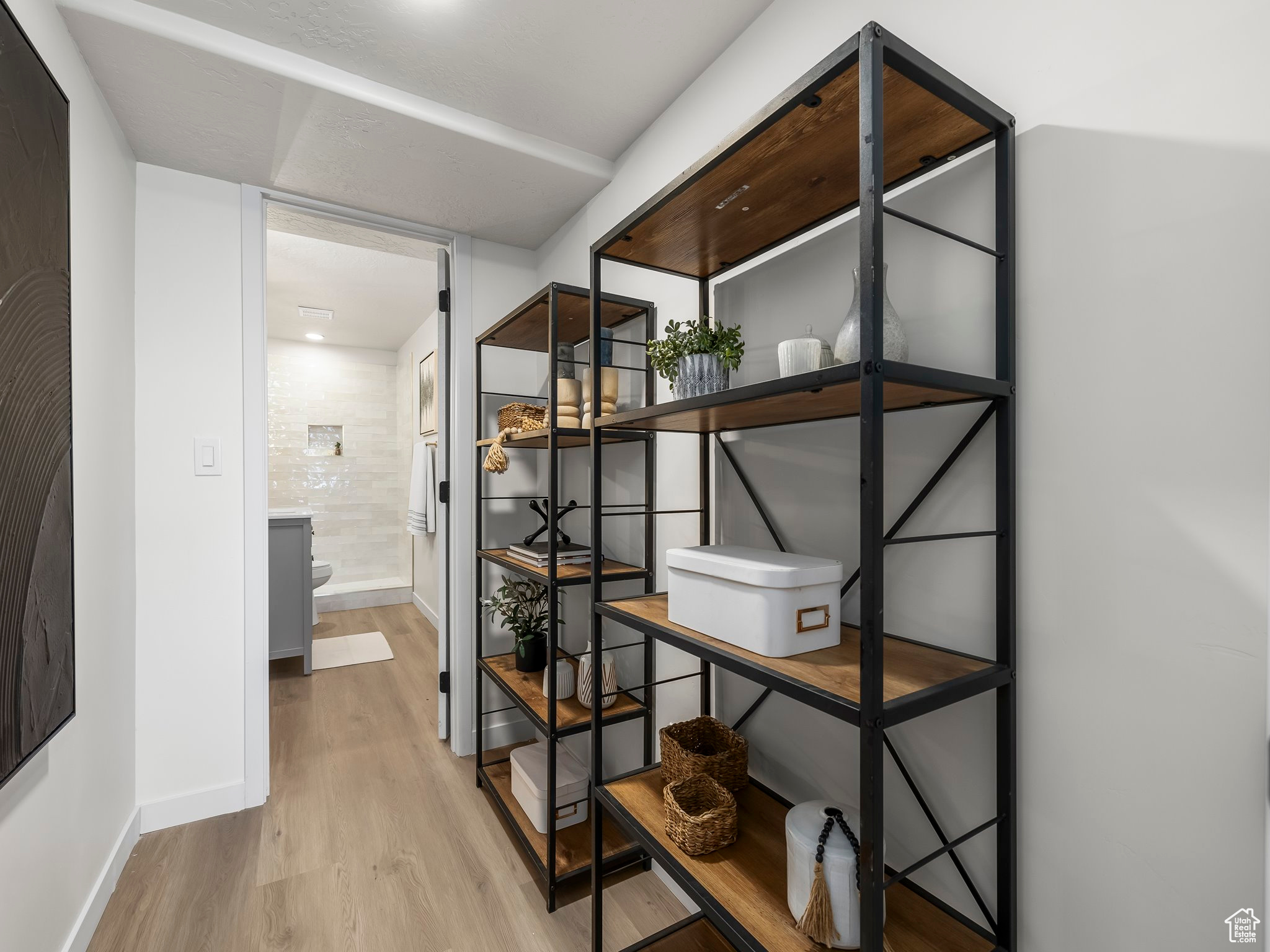 Eagle Mountain, Utah 84005, United States, 4 Bedrooms Bedrooms, ,4 BathroomsBathrooms,Residential,Pending,52649