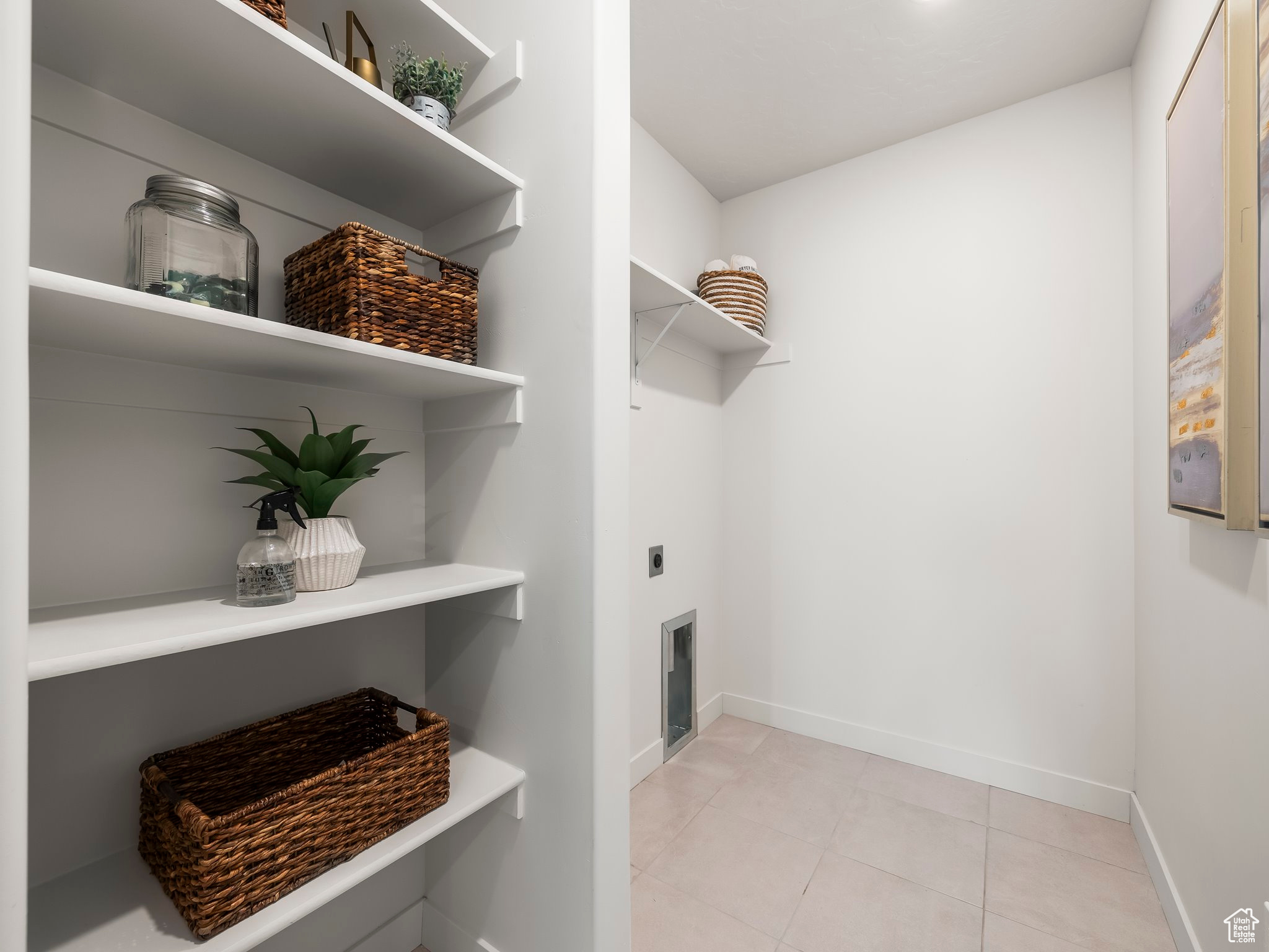 Eagle Mountain, Utah 84005, United States, 4 Bedrooms Bedrooms, ,4 BathroomsBathrooms,Residential,Pending,52649