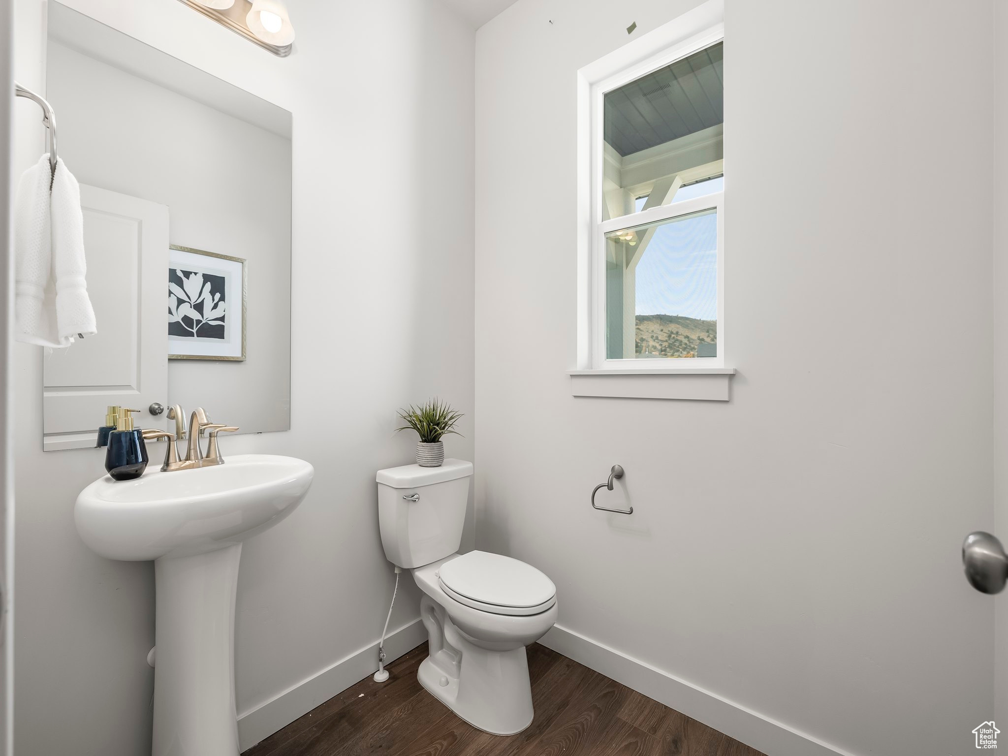 Eagle Mountain, Utah 84005, United States, 4 Bedrooms Bedrooms, ,4 BathroomsBathrooms,Residential,Pending,52649