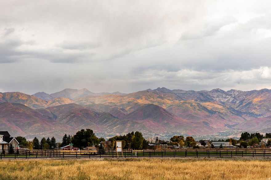Experience the ultimate in luxury living at Meadow Views, a prestigious development comprised of 21, 1-acre estate lots nestled in the heart of Heber Valley. With breathtaking views, fully irrigated, spacious acre lots, and a variety of design and build options, Meadow Views offers the perfect blend of natural beauty and modern convenience.