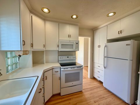 Tiny photo for 343 E 200 S, Kaysville, UT 84037 (MLS # 2119284)