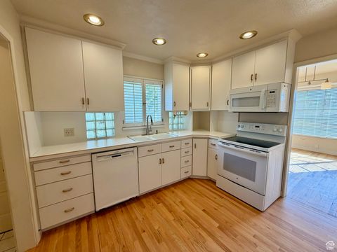 Tiny photo for 343 E 200 S, Kaysville, UT 84037 (MLS # 2119284)