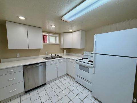 Tiny photo for 343 E 200 S, Kaysville, UT 84037 (MLS # 2119284)
