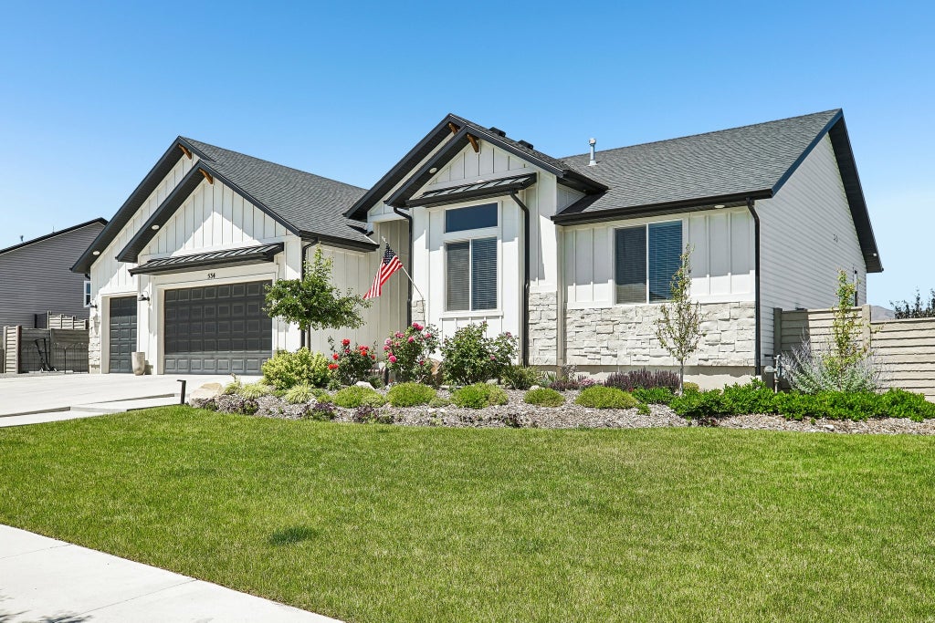 Photo of 534 W DURFEE ST, Grantsville, UT 84029 (MLS # 2163821)