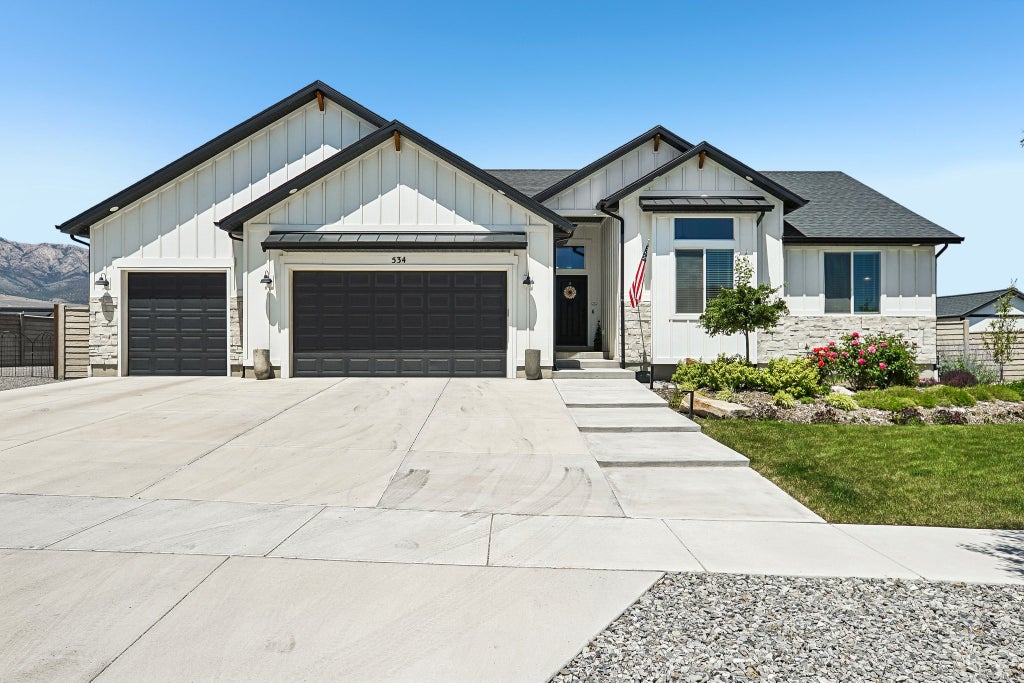 Photo of 534 W DURFEE ST, Grantsville, UT 84029 (MLS # 2163821)