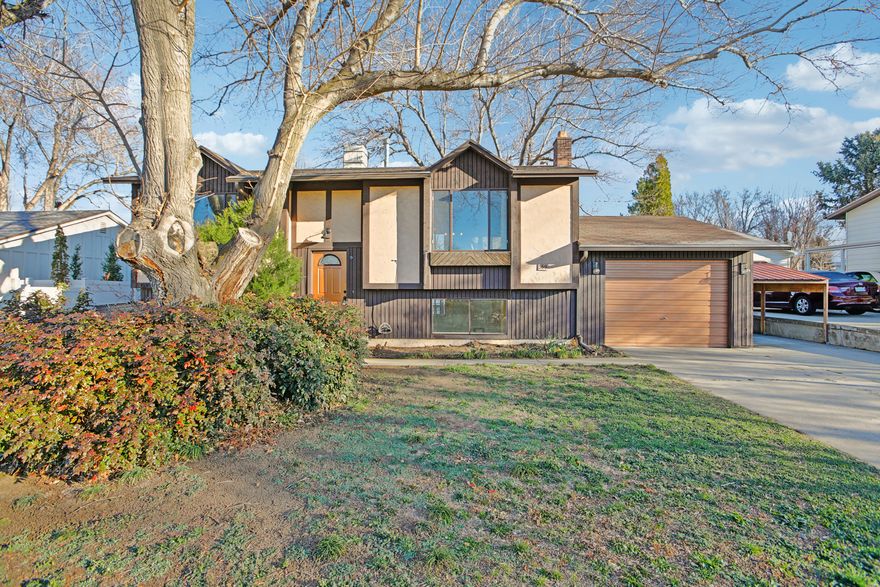 Introducing 569 E Aloha Ln, a property that exudes charm and sophistication. The interior boasts a cozy fireplace, perfect for those chilly evenings. The kitchen is a chef's dream, equipped with all stainless steel appliances and an accent backsplash that adds a touch of elegance. Step outside to a spacious deck, ideal for entertaining or simply enjoying a quiet moment. The backyard is fully fenced, providing a sense of tranquility. This property is a perfect blend of comfort and style, making it a must-see. Don't miss out on this gem!. Included 100-Day Home Warranty with buyer activation