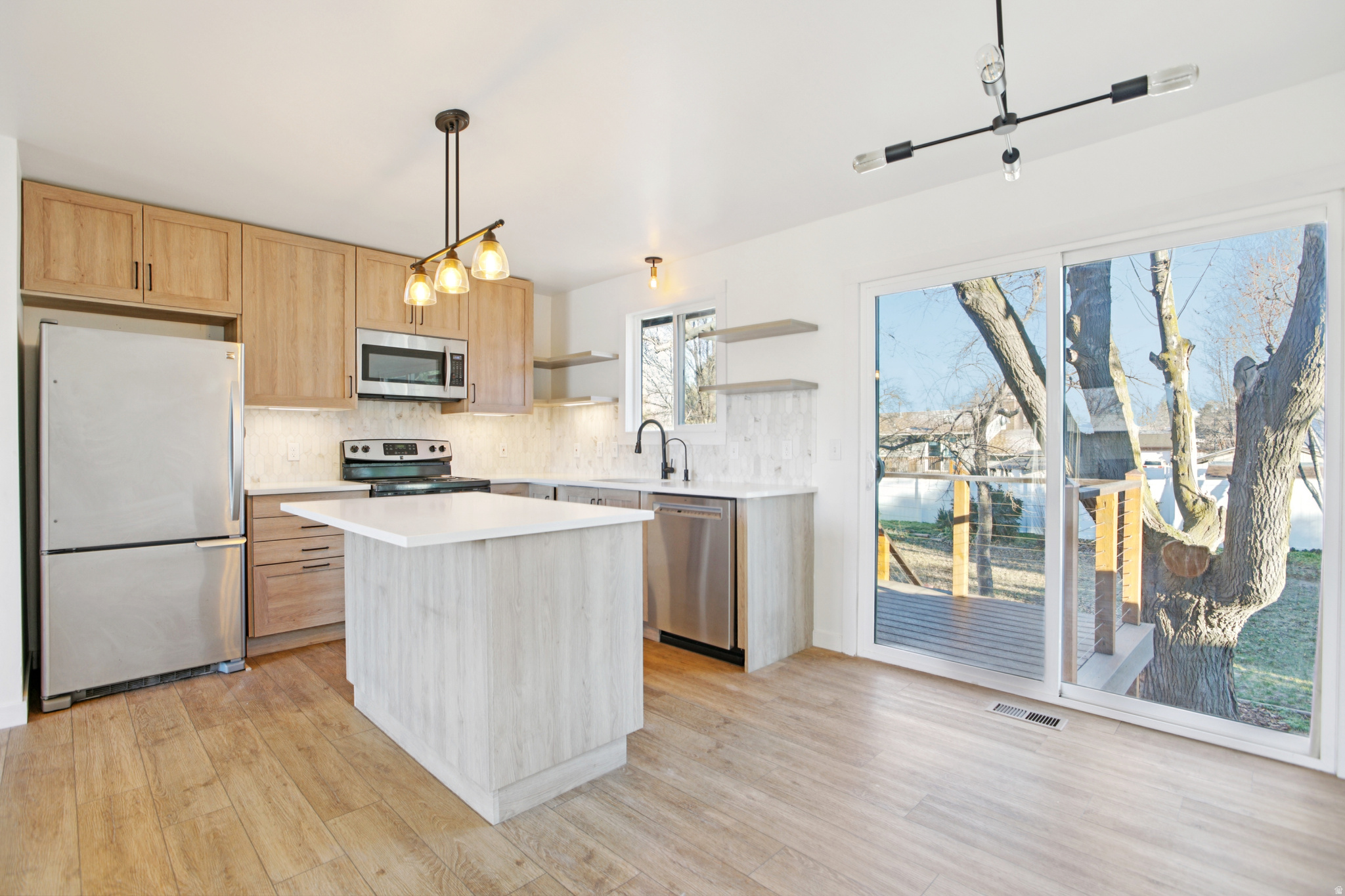 WHITE SAND - Residential