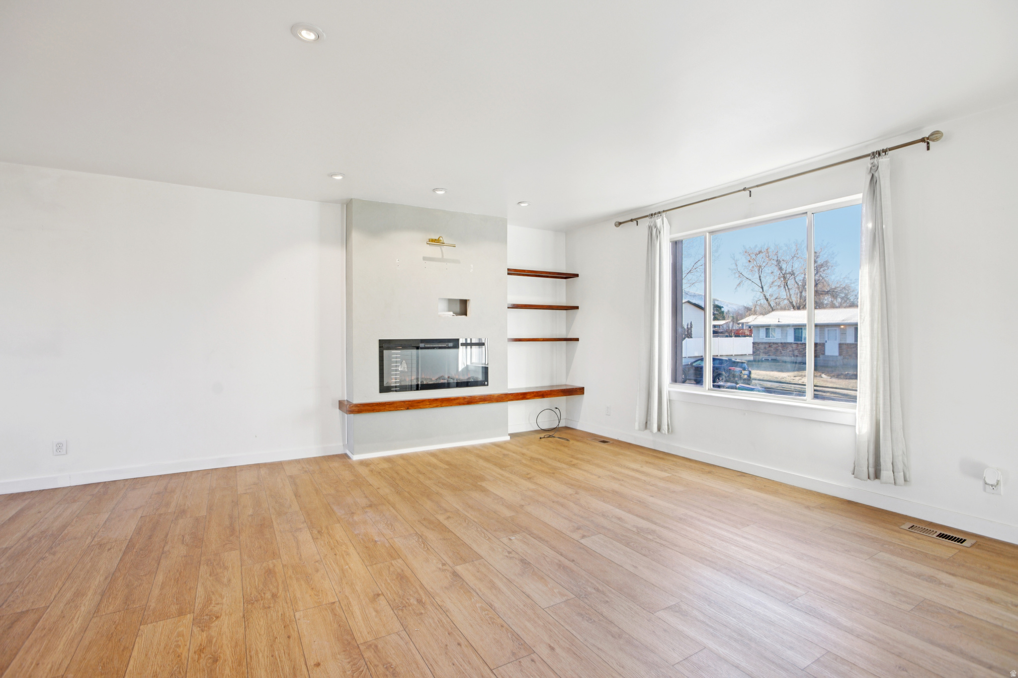 WHITE SAND - Residential