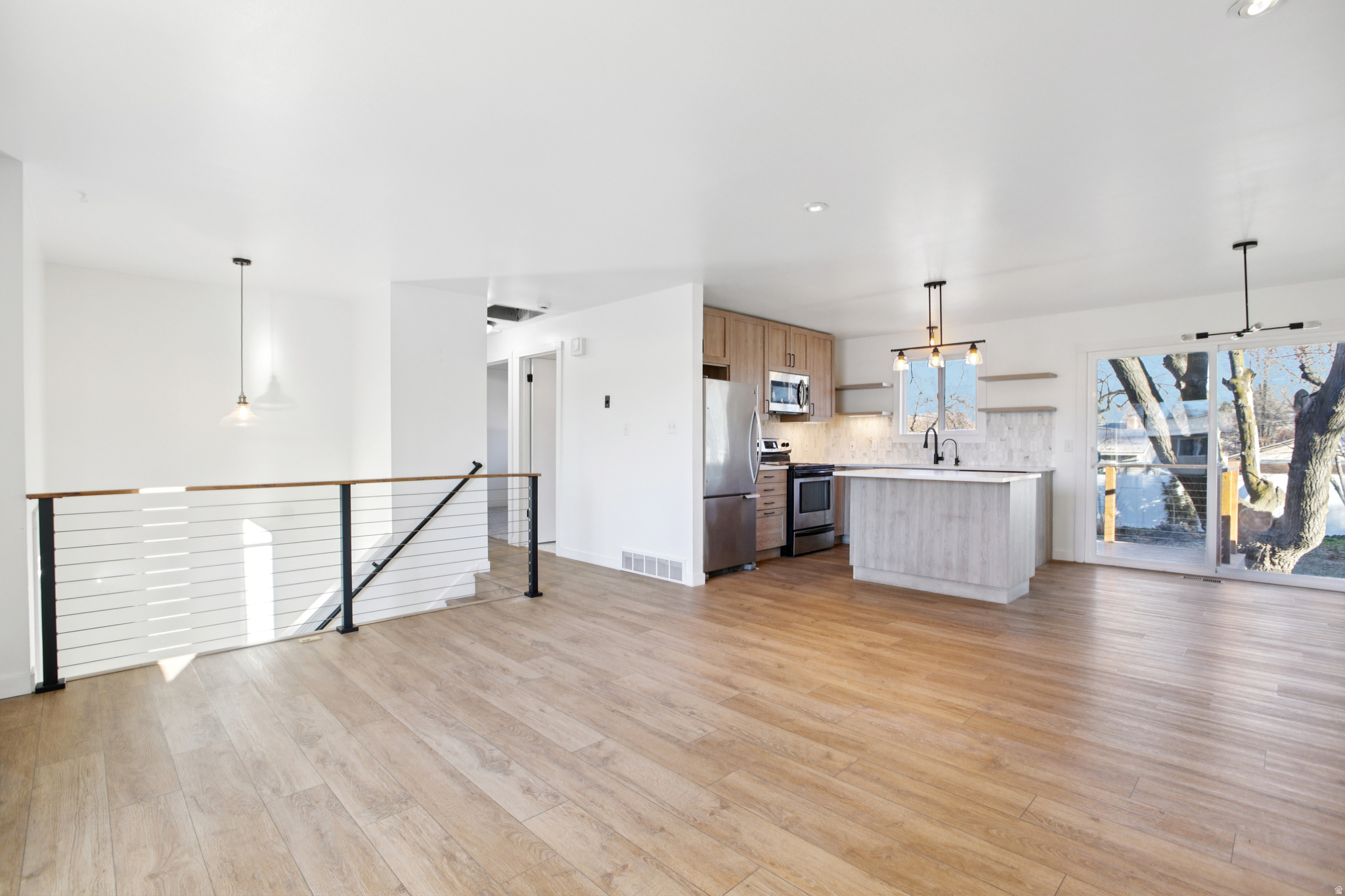 WHITE SAND - Residential