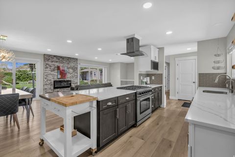 Tiny photo for 1893 E LINCOLN LN, Holladay, UT 84124 (MLS # 2150090)