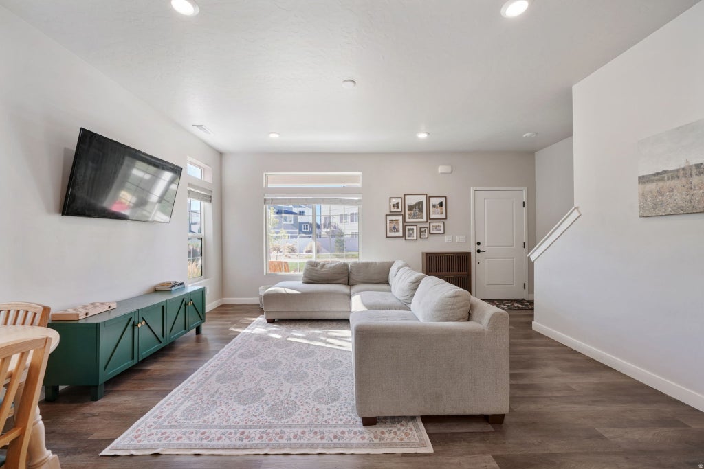 Photo of 163 E HAMILTON ROW, Saratoga Springs, UT 84045 (MLS # 2184556)
