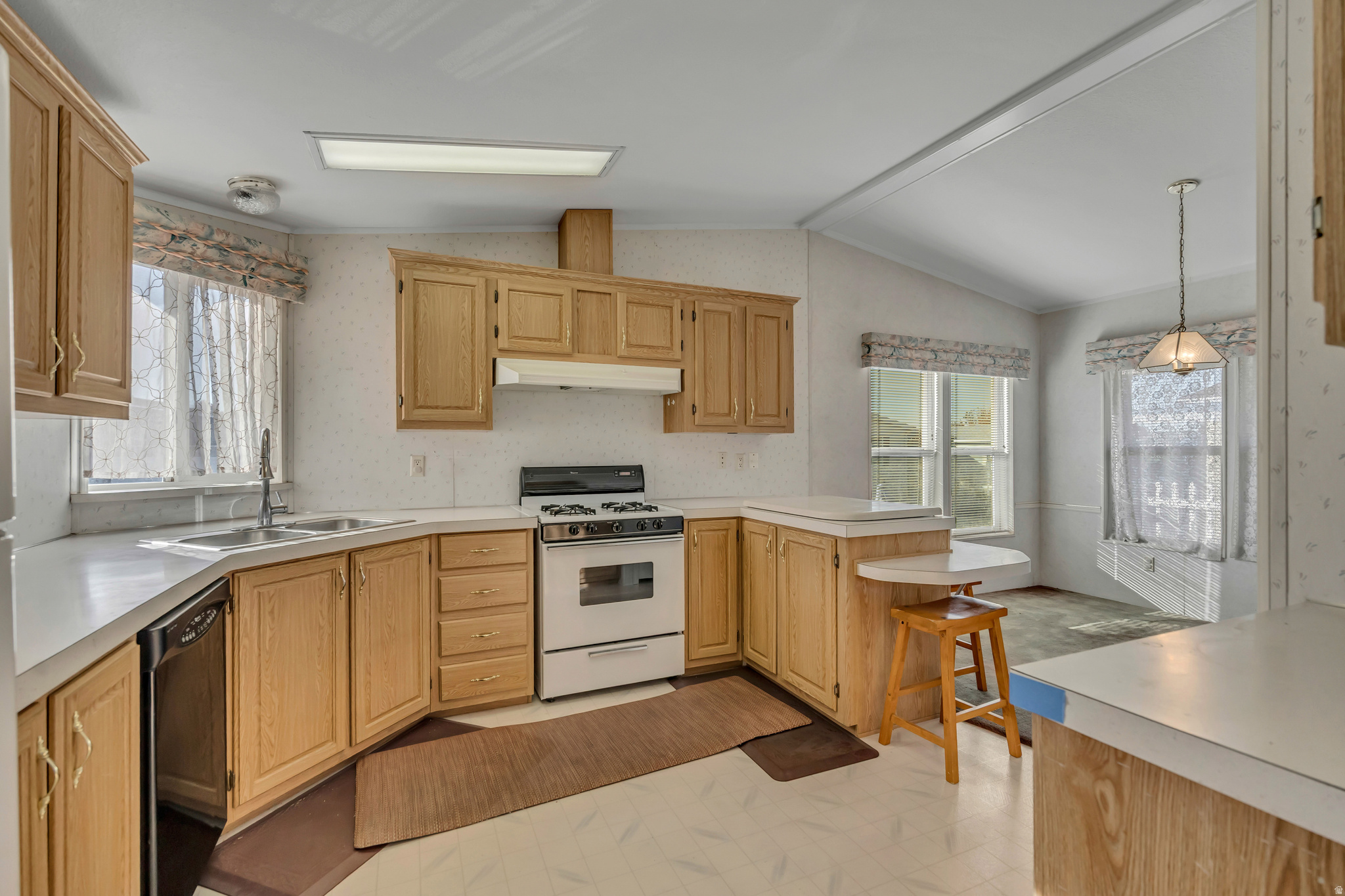 COUNTRY MEADOWS COMMUNITY - Residential