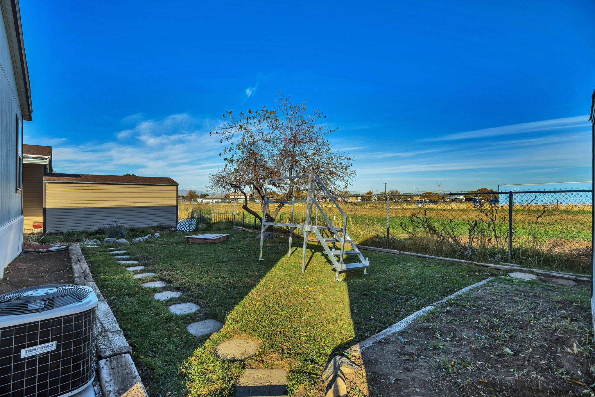 COUNTRY MEADOWS COMMUNITY - Residential