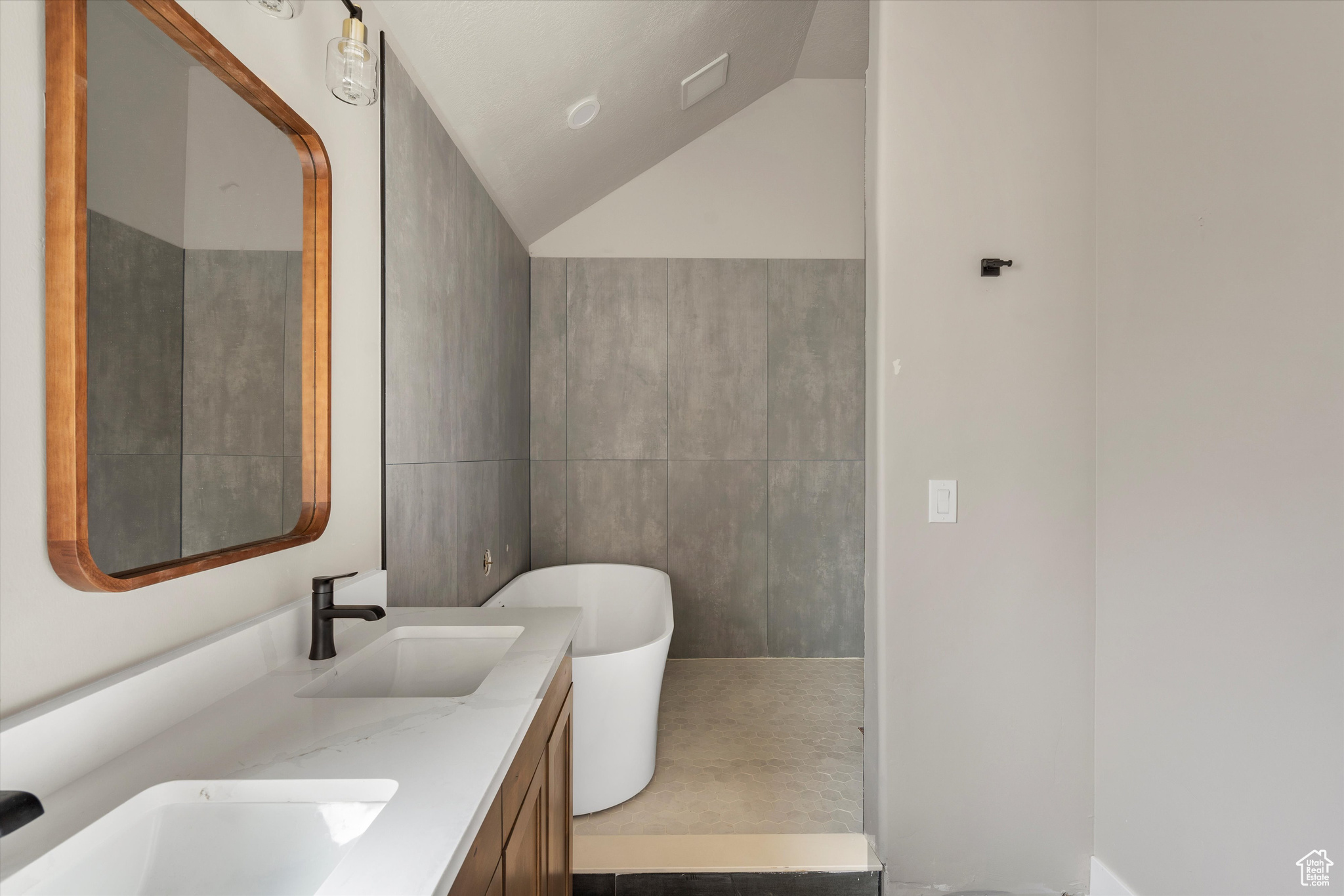 PINE MEADOW RANCH - Residential