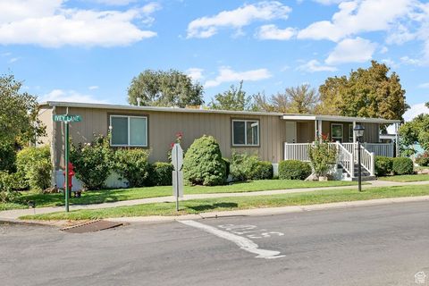 Photo of 1062 W FOXGLOVE DR #118, Taylorsville, UT 84123 (MLS # 2117705)