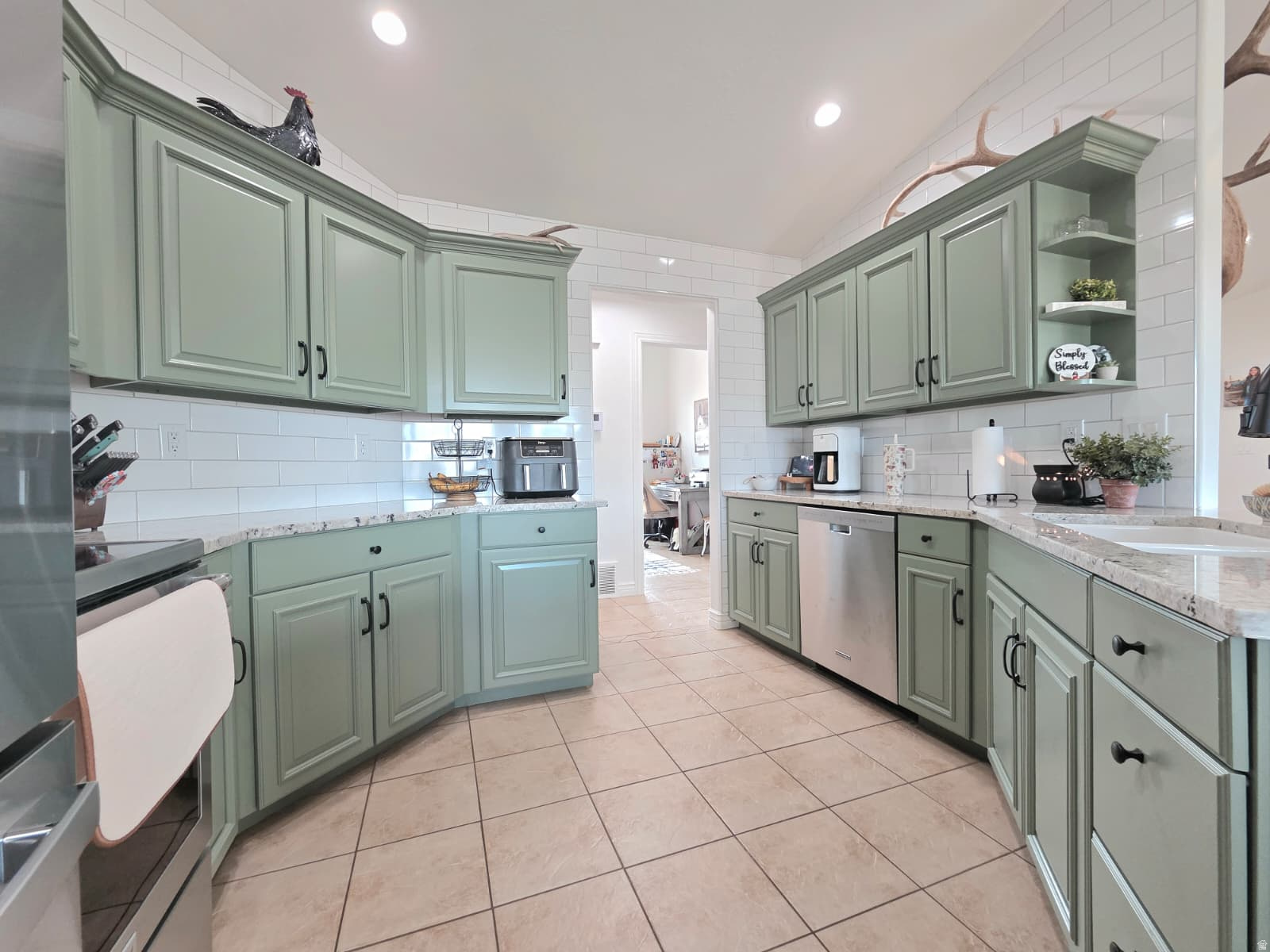 HILLSIDE HAVEN - Residential