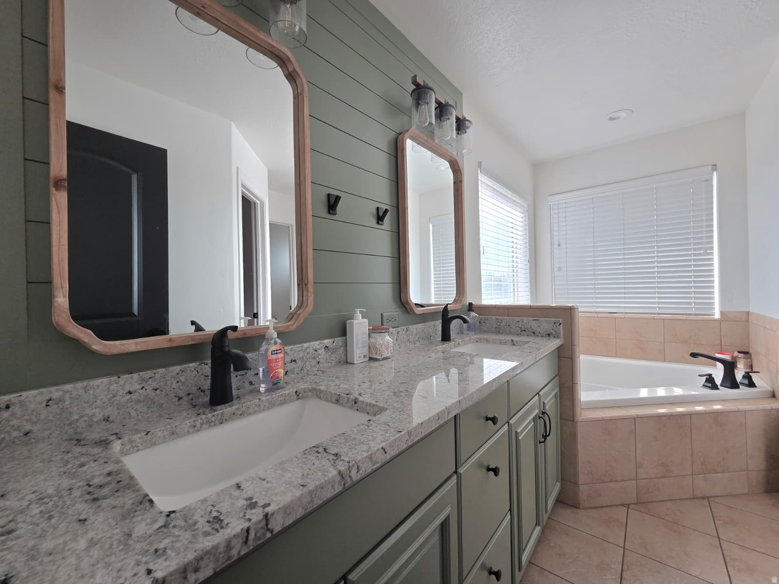 HILLSIDE HAVEN - Residential