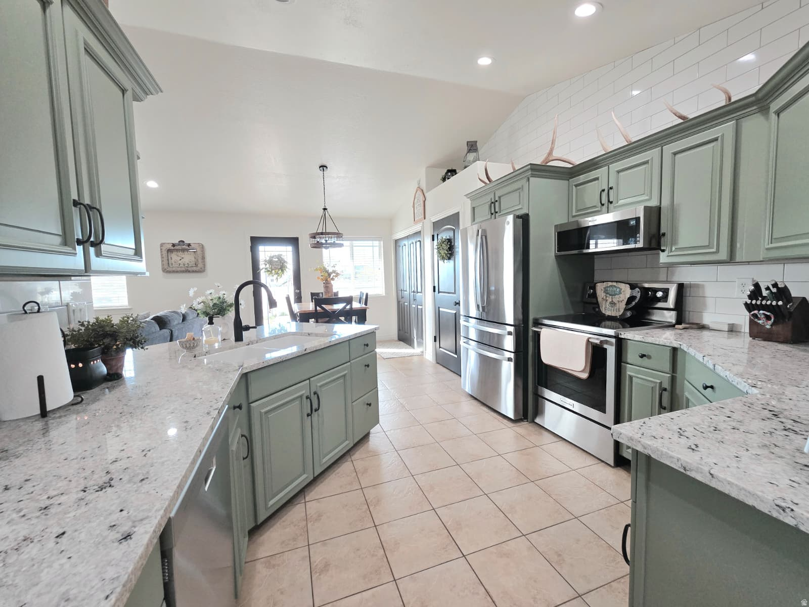 HILLSIDE HAVEN - Residential