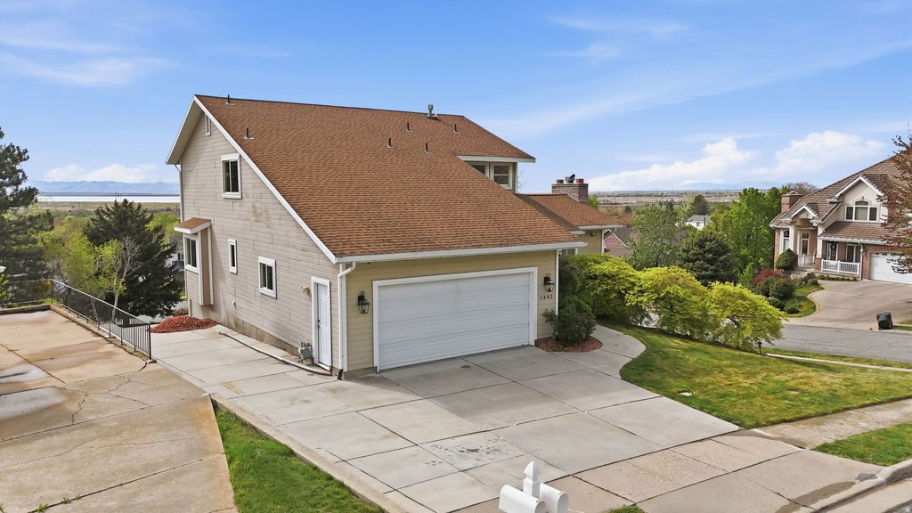 Photo of 1893 N 100 E, Centerville, UT 84014 (MLS # 2147917)