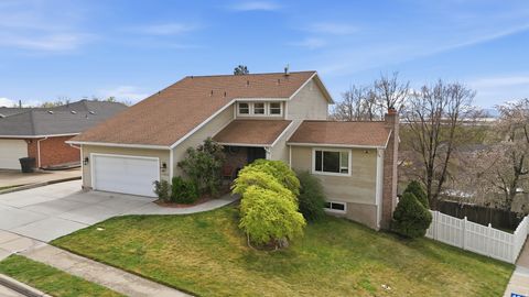 Photo of 1893 N 100 E, Centerville, UT 84014 (MLS # 2147917)