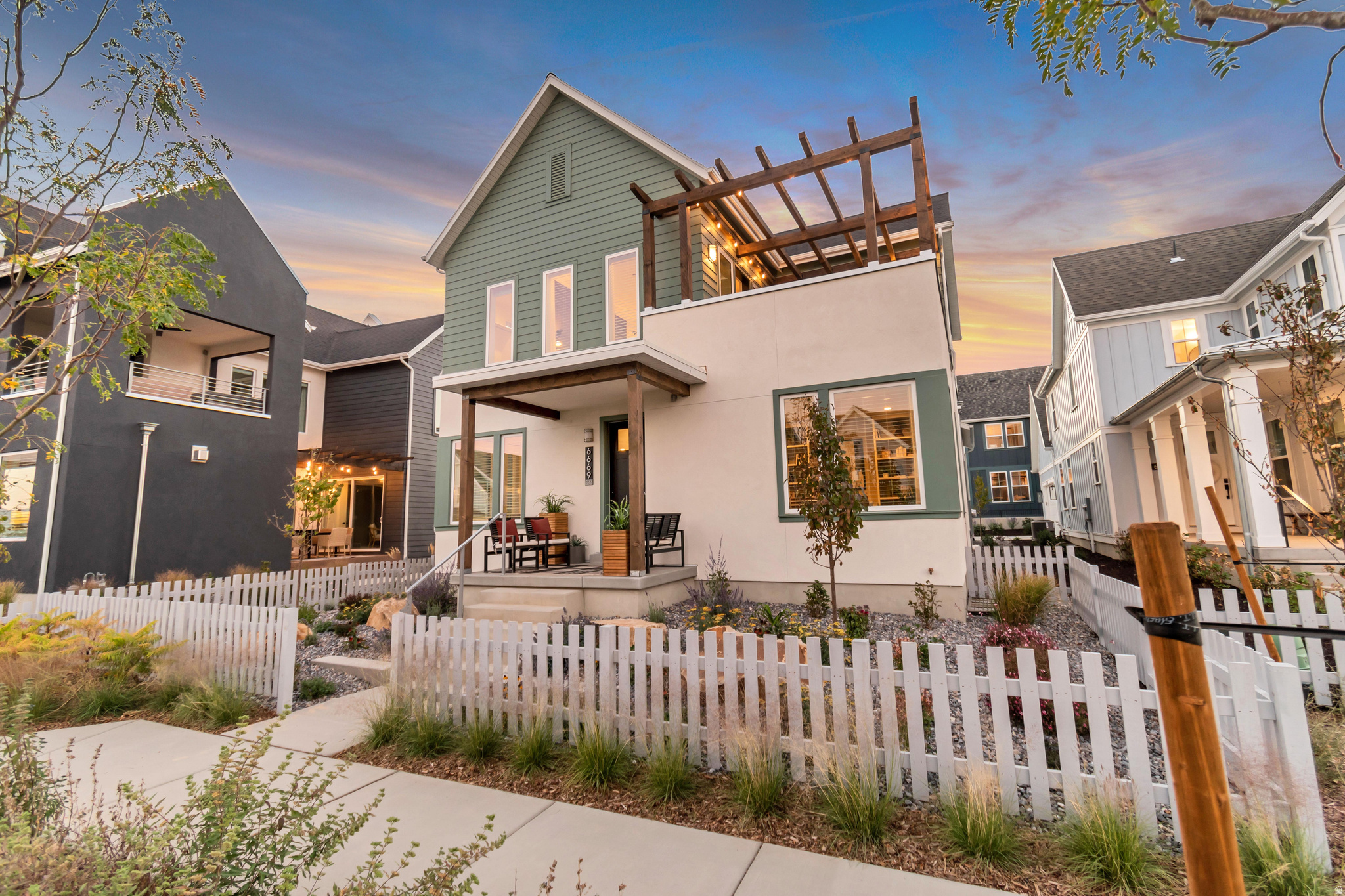 DAYBREAK - Residential