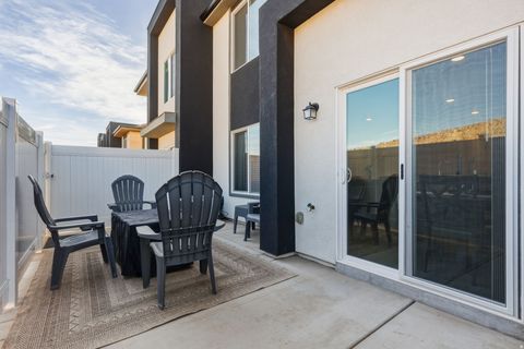 Tiny photo for 3329 E BIG BEND LN, Washington, UT 84780 (MLS # 2145345)