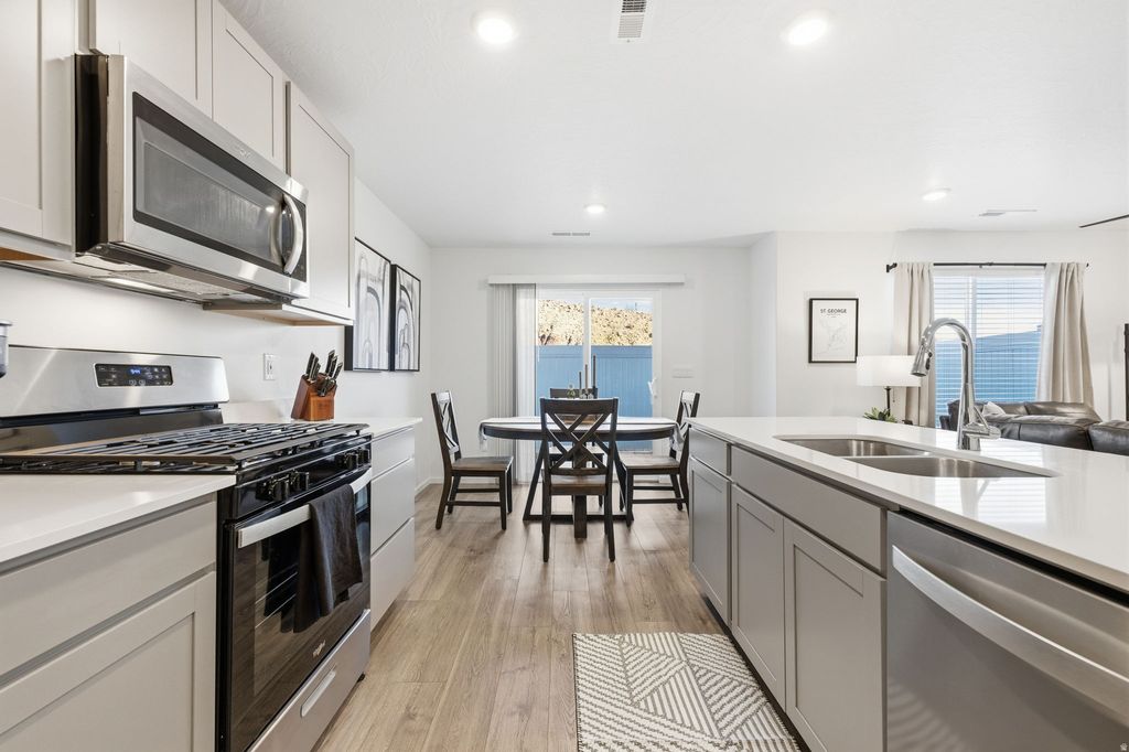 Photo of 3329 E BIG BEND LN, Washington, UT 84780 (MLS # 2145345)