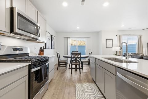 Tiny photo for 3329 E BIG BEND LN, Washington, UT 84780 (MLS # 2145345)