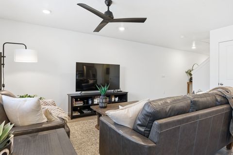 Tiny photo for 3329 E BIG BEND LN, Washington, UT 84780 (MLS # 2145345)