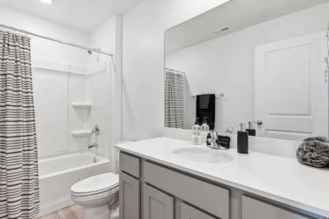 Tiny photo for 3329 E BIG BEND LN, Washington, UT 84780 (MLS # 2145345)