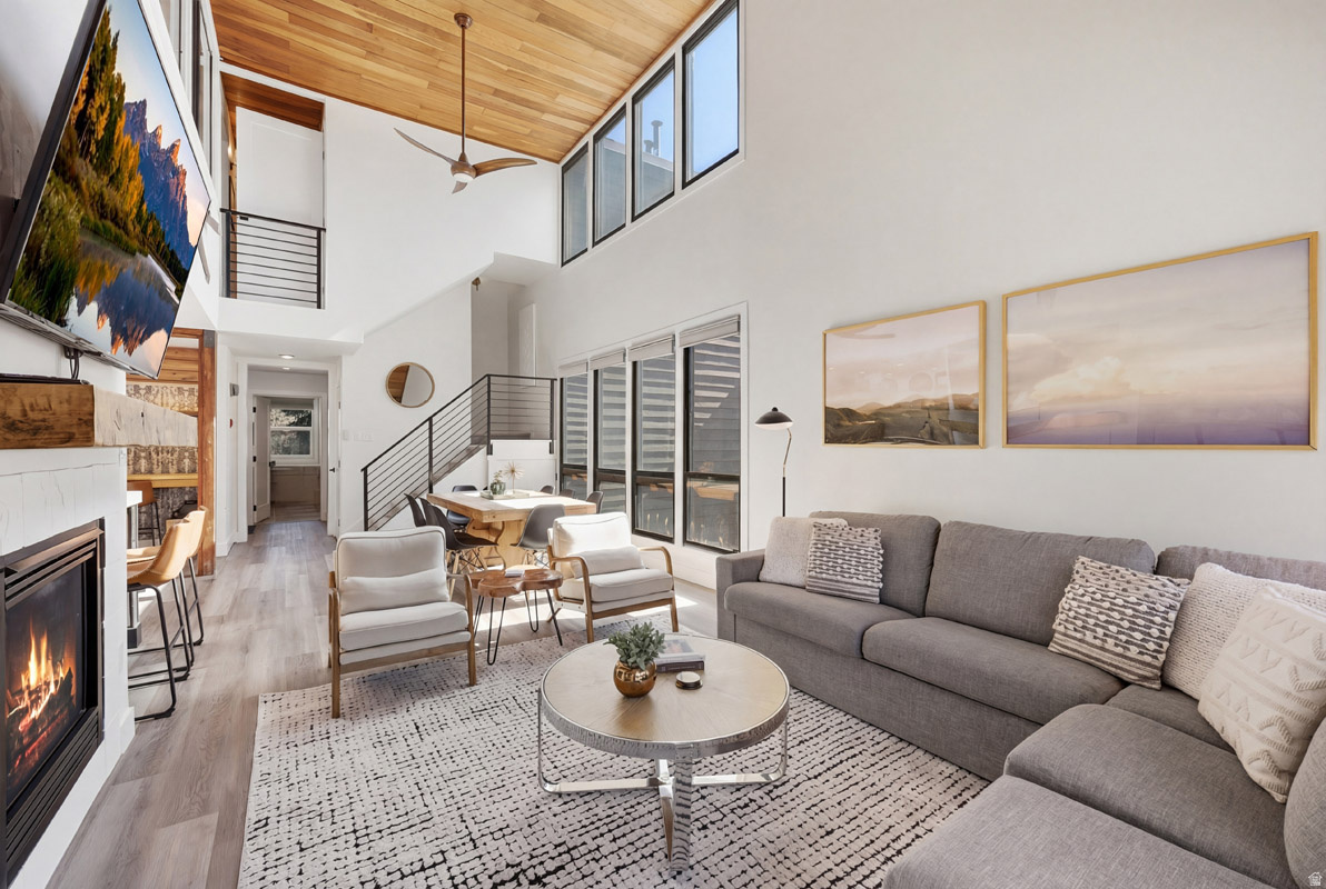 PAY DAY CONDOMINIUM - Residential