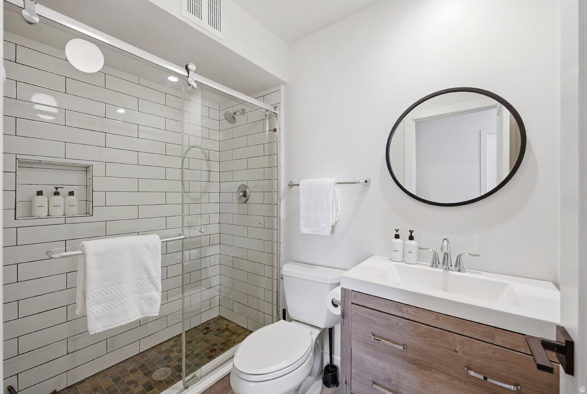 PAY DAY CONDOMINIUM - Residential