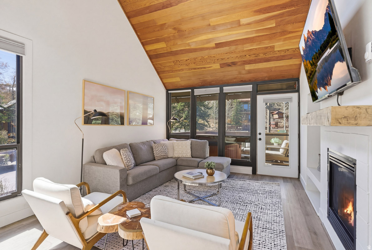 PAY DAY CONDOMINIUM - Residential