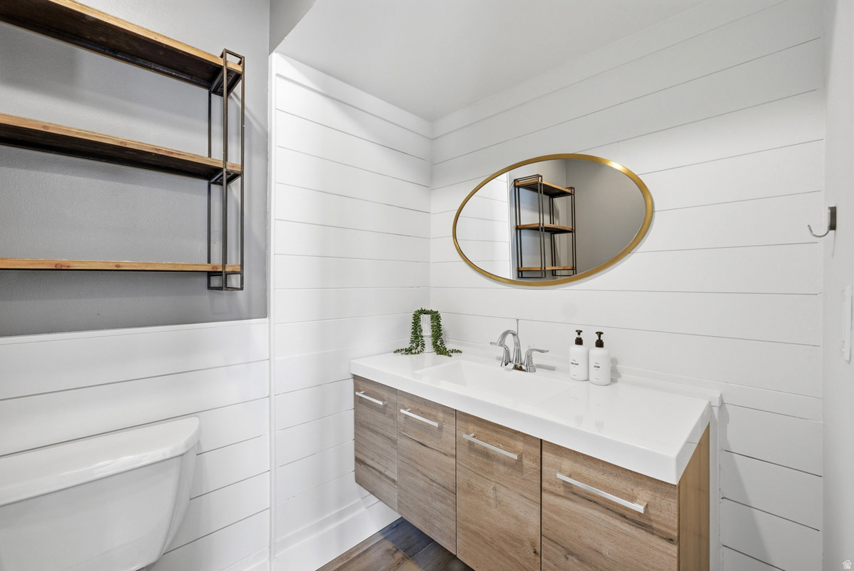 PAY DAY CONDOMINIUM - Residential