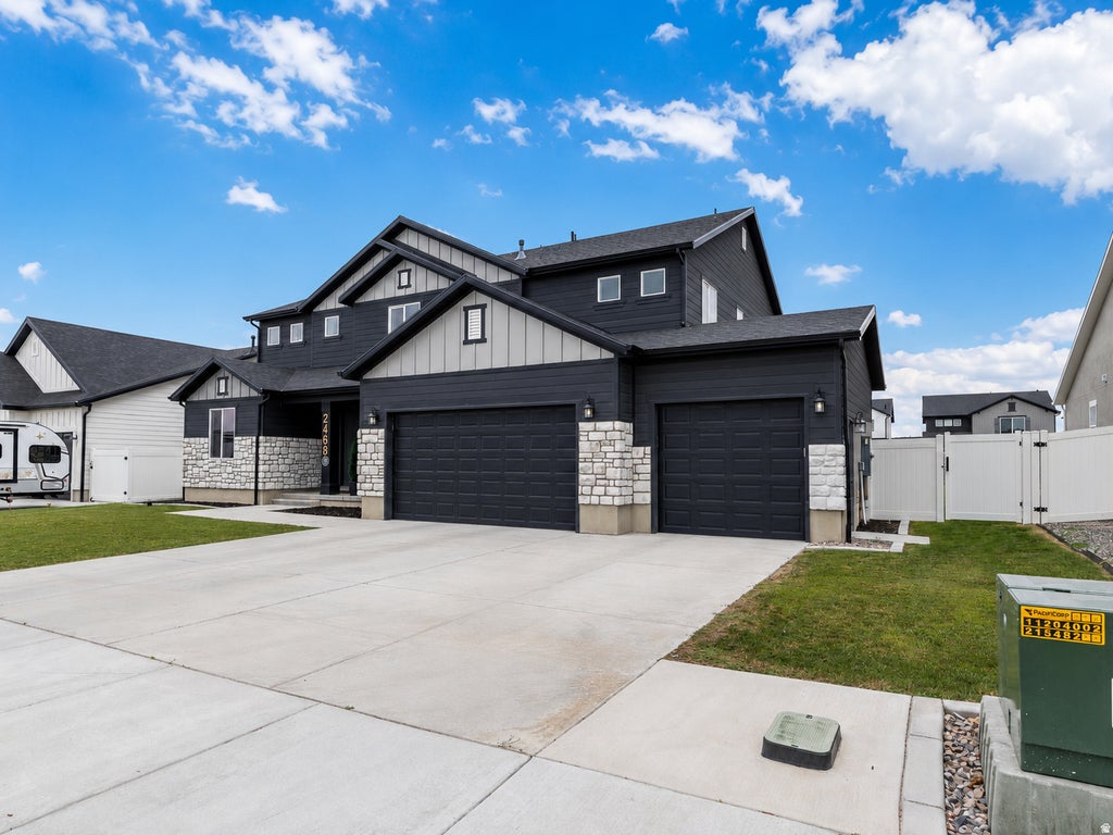 Photo of 2468 W 3230 S, Syracuse, UT 84075 (MLS # 2184993)