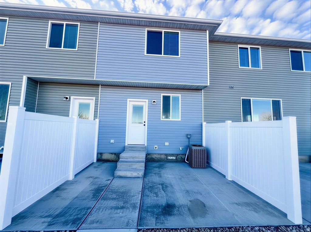 Photo of 526 W 2000 S, Vernal, UT 84078 (MLS # 2134740)