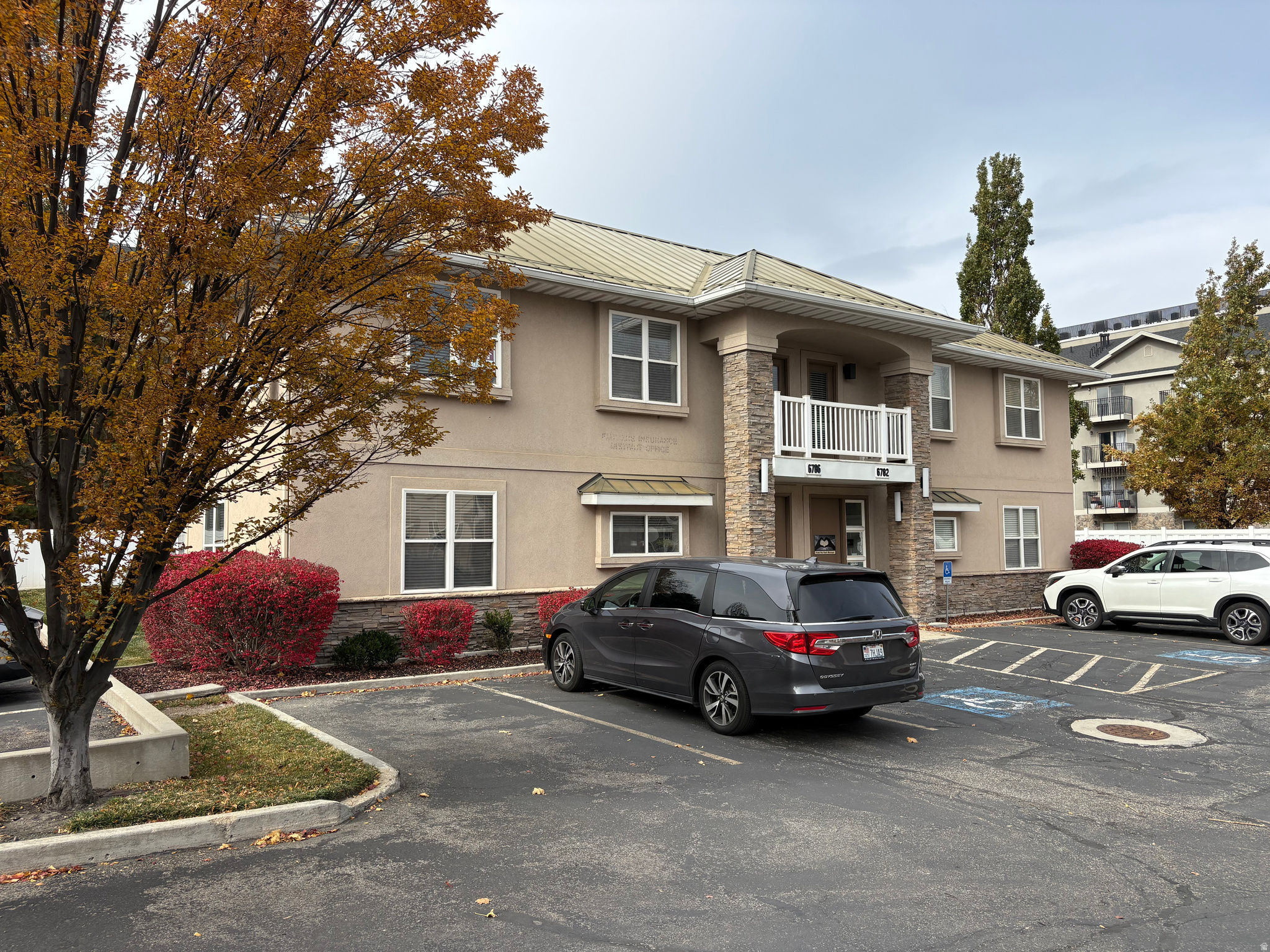 CALLOWAY COURT - Commercial Lease