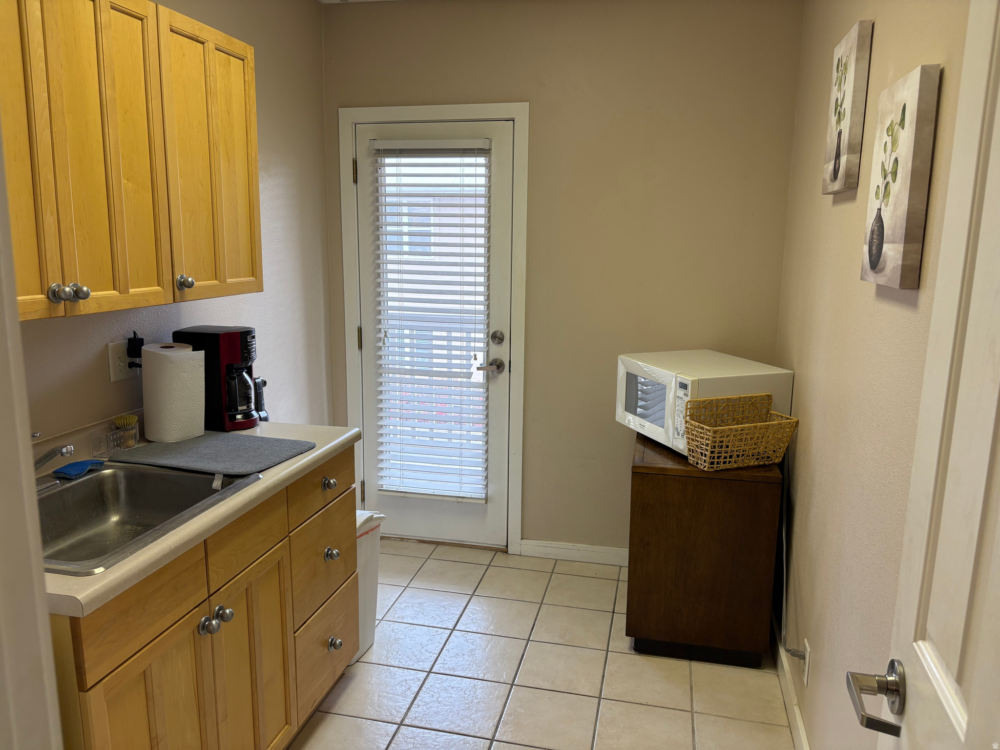 CALLOWAY COURT - Commercial Lease