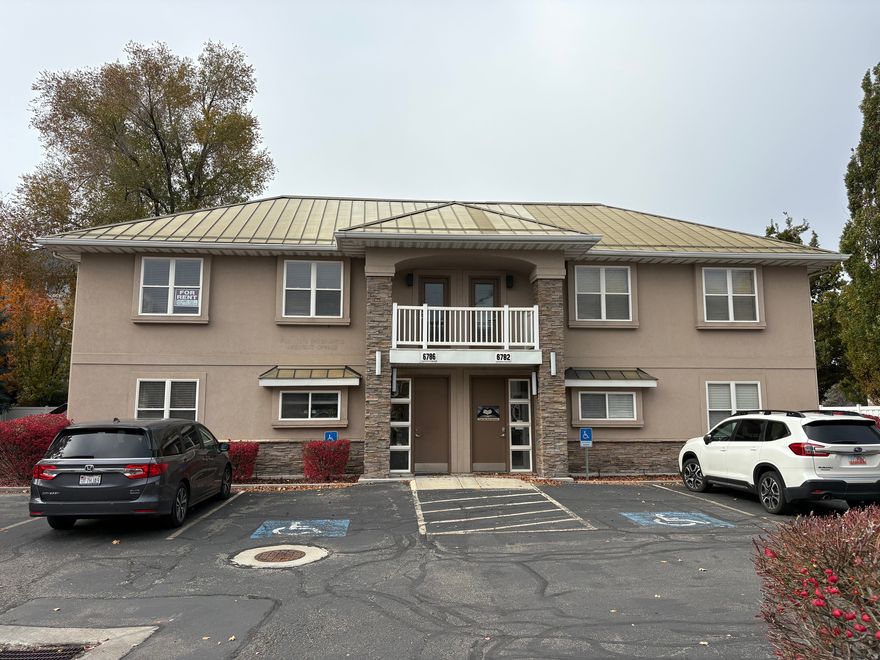 Single room office space available for lease in beautiful Cottonwood Heights. $550 - $750 a month + $50 for utilities. Two currently available, reach out to setup a showing or if you have any questions.