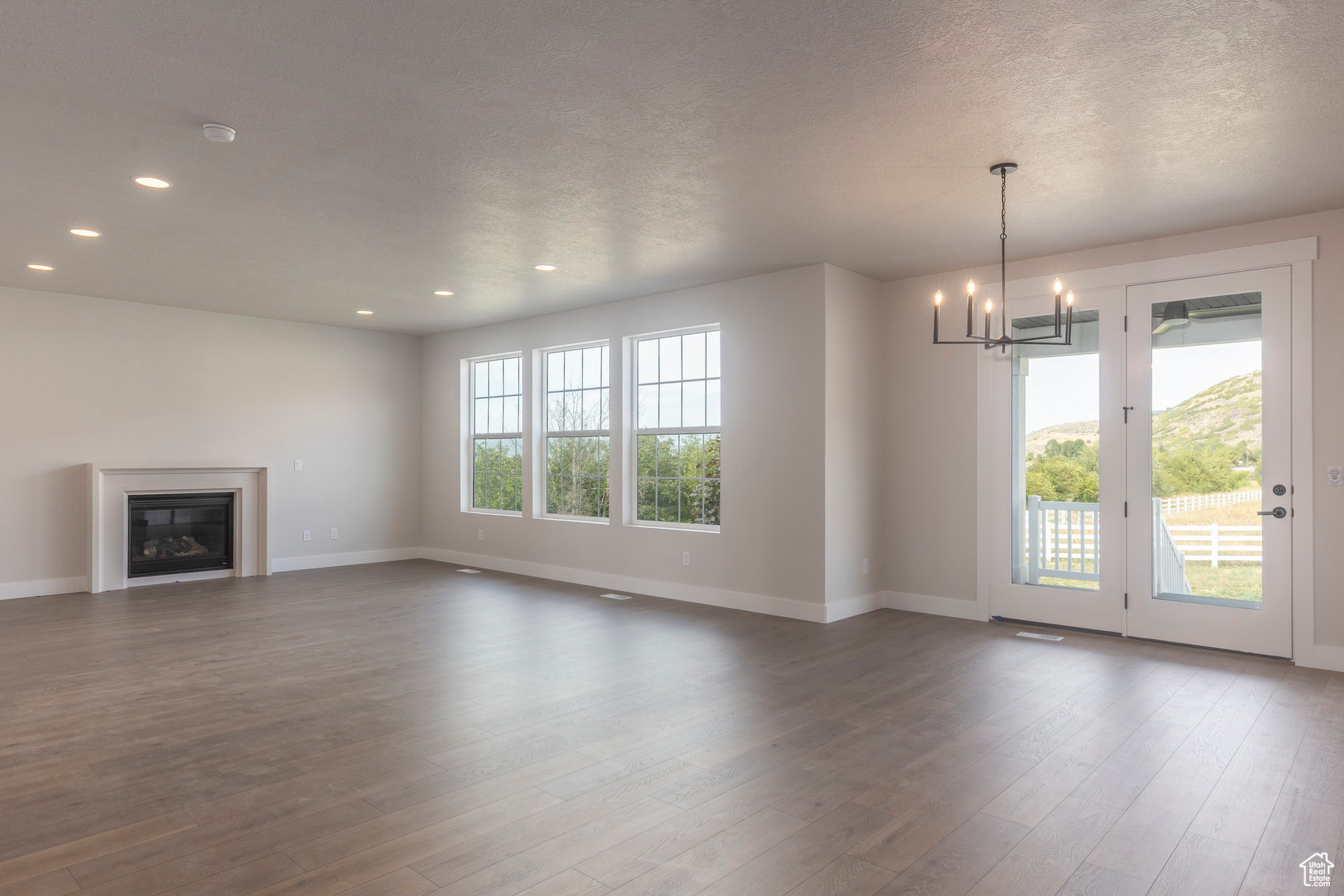 STEWART RANCHES - Residential