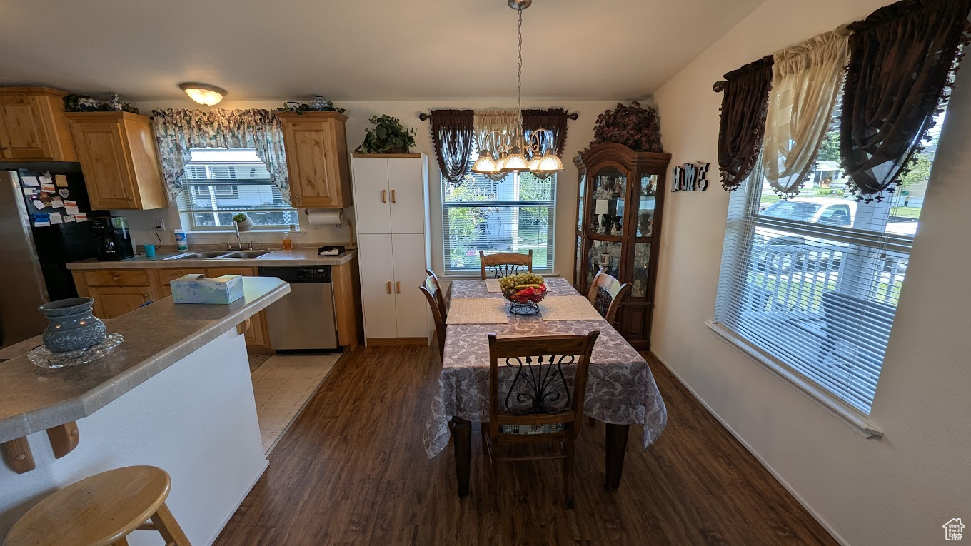 TOWN & COUNTRY ESTATES - Residential