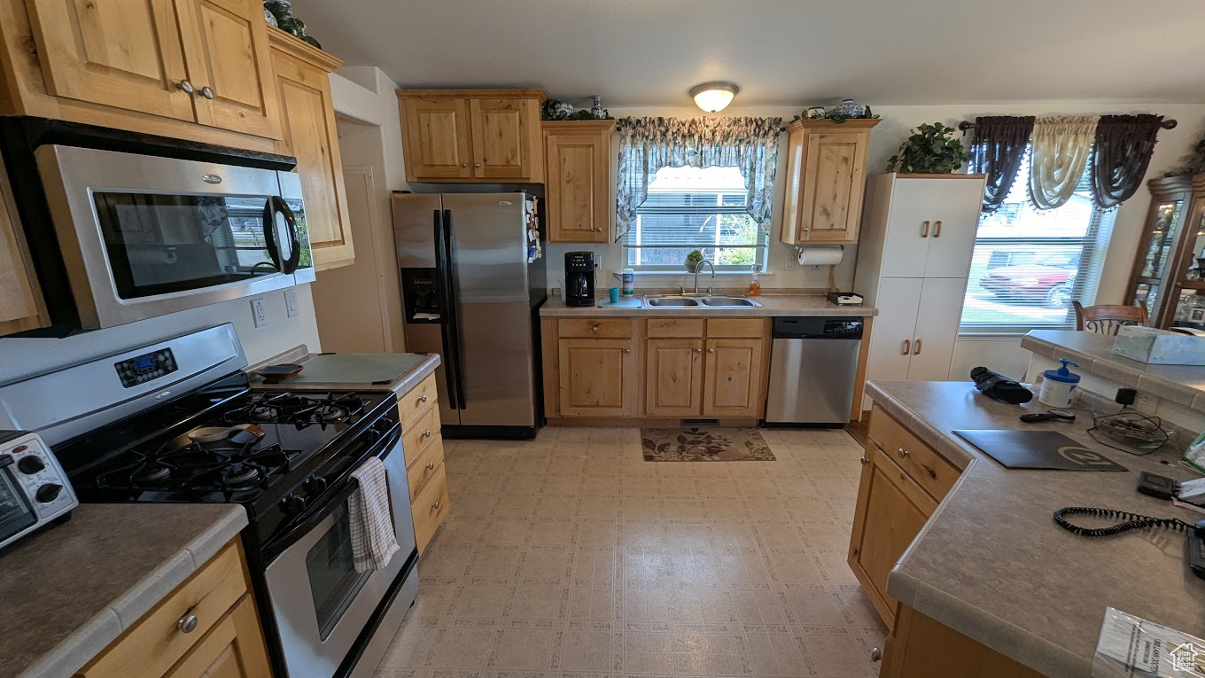 TOWN & COUNTRY ESTATES - Residential