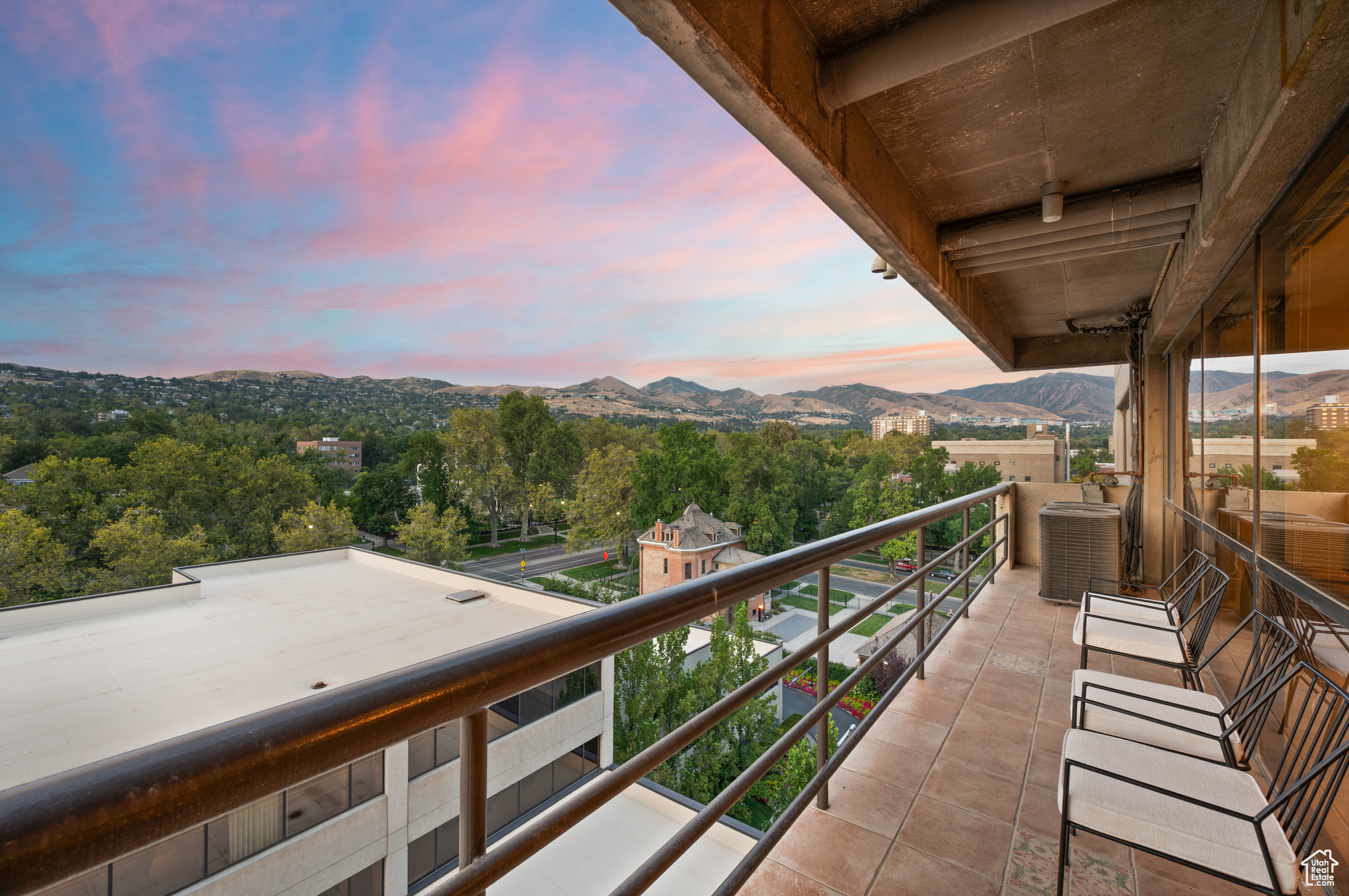 GOVERNORS PLAZA - Residential