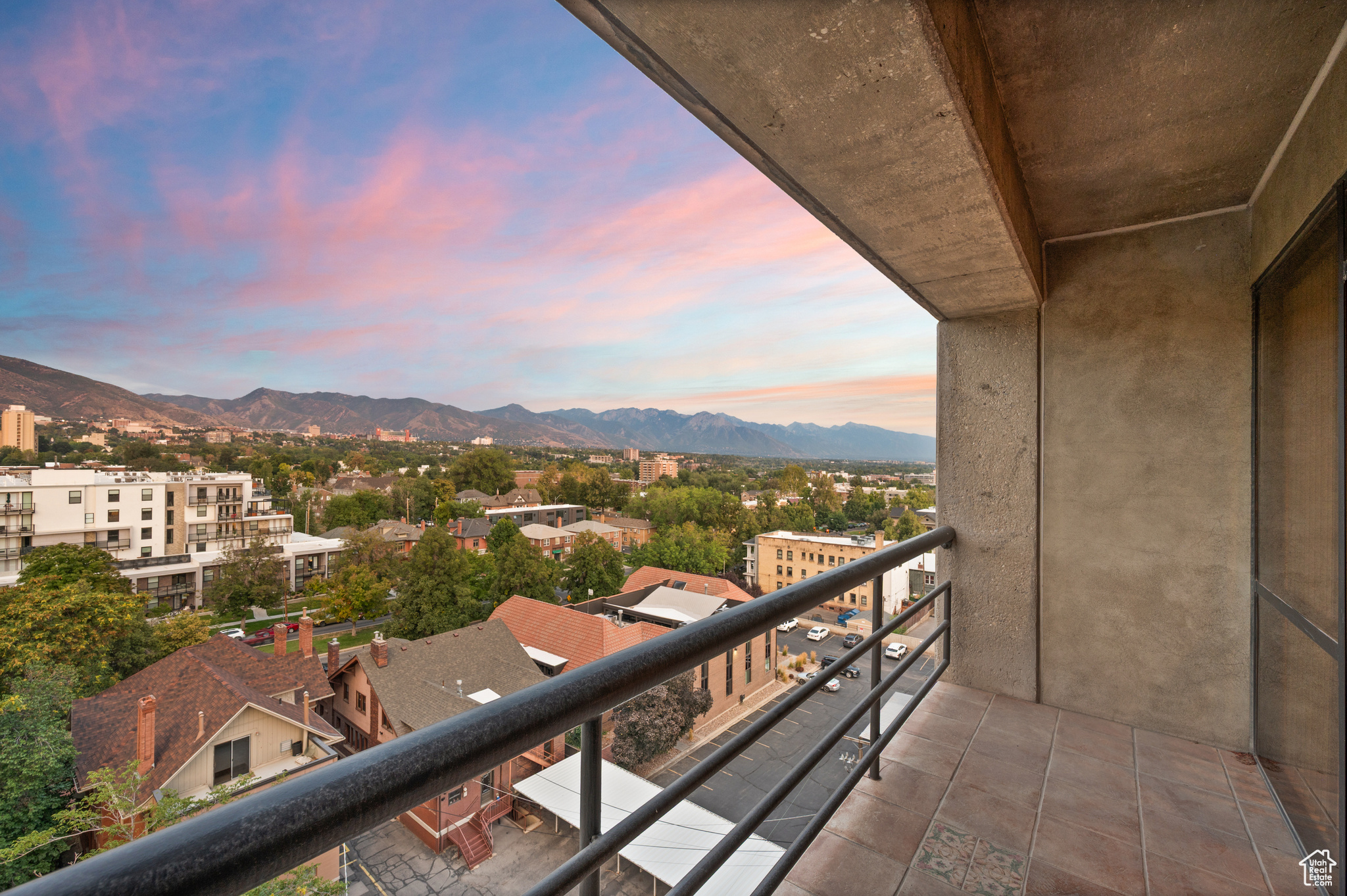 GOVERNORS PLAZA - Residential