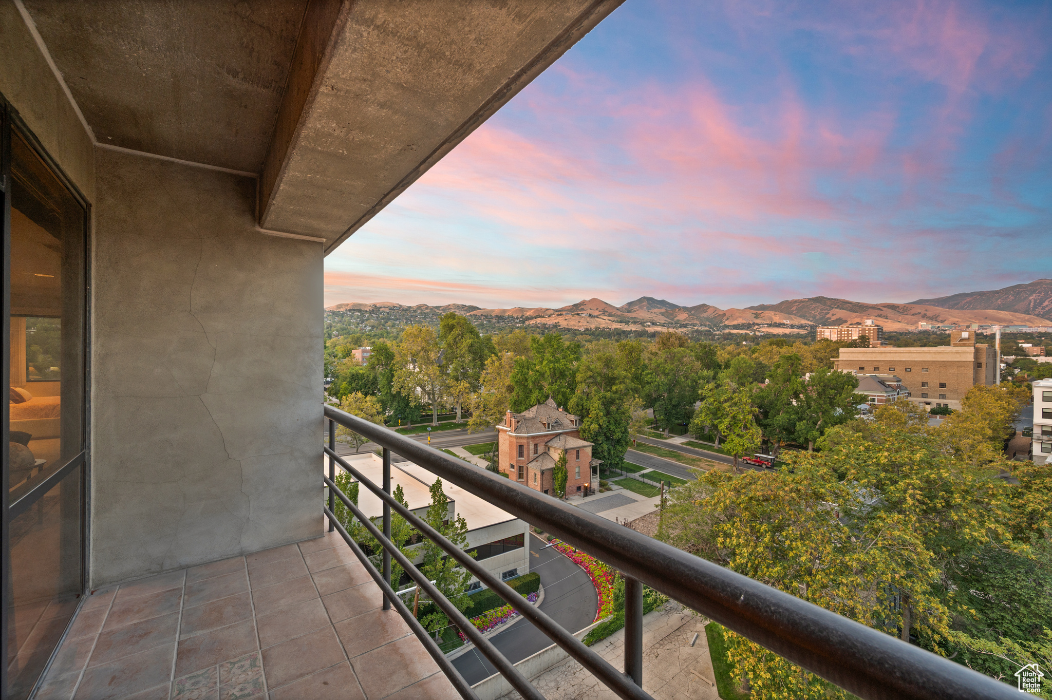 GOVERNORS PLAZA - Residential