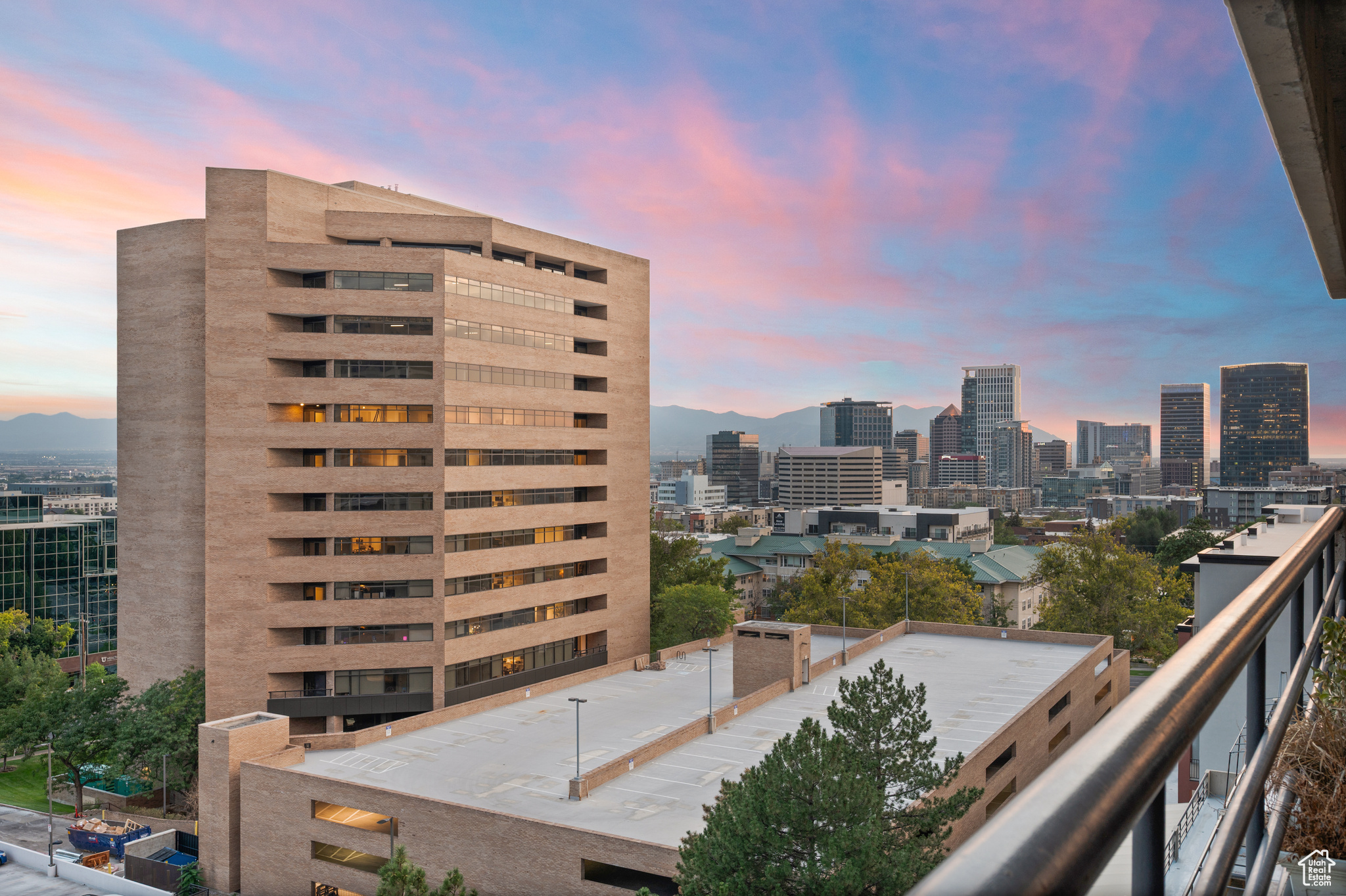 GOVERNORS PLAZA - Residential